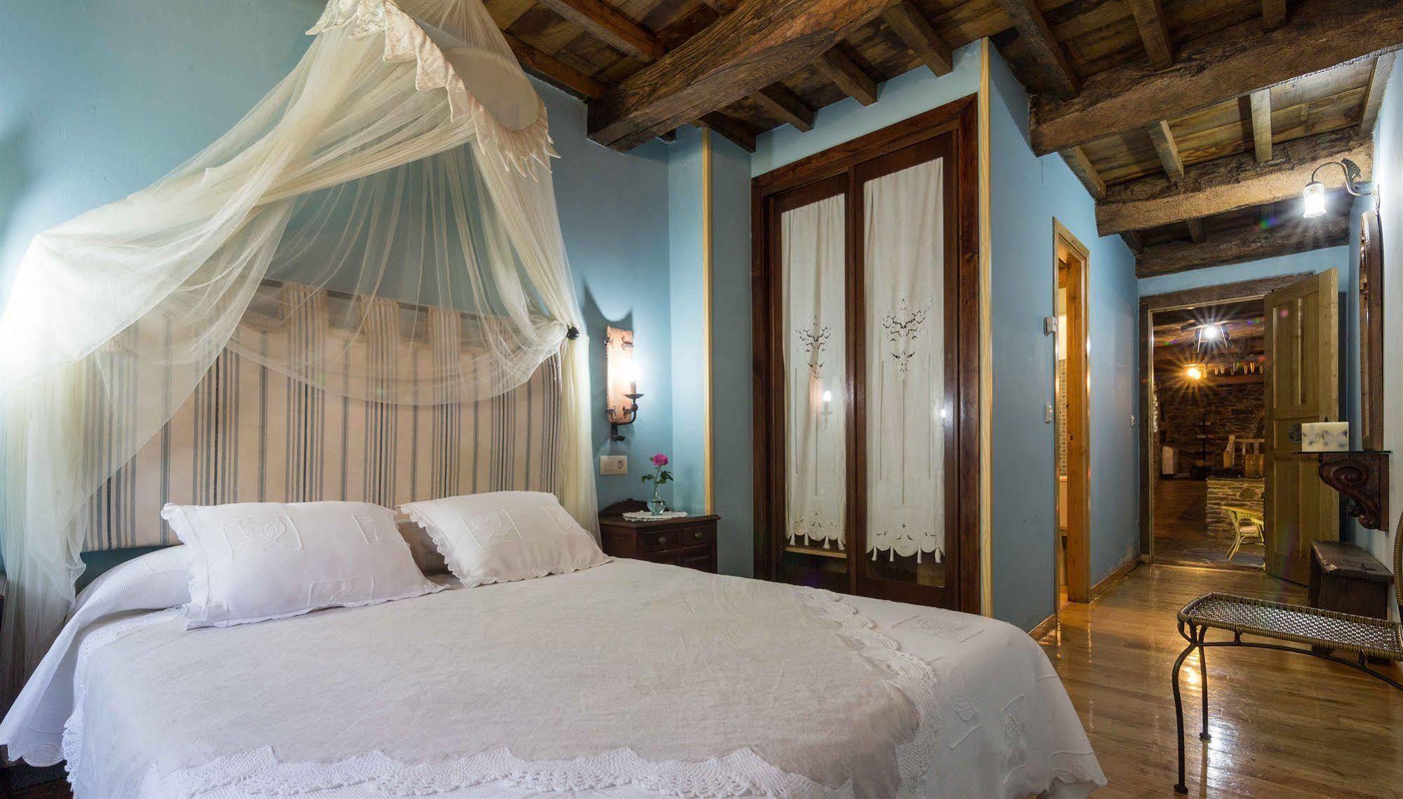 O Muino De Pena Hotel O Pino Kültér fotó