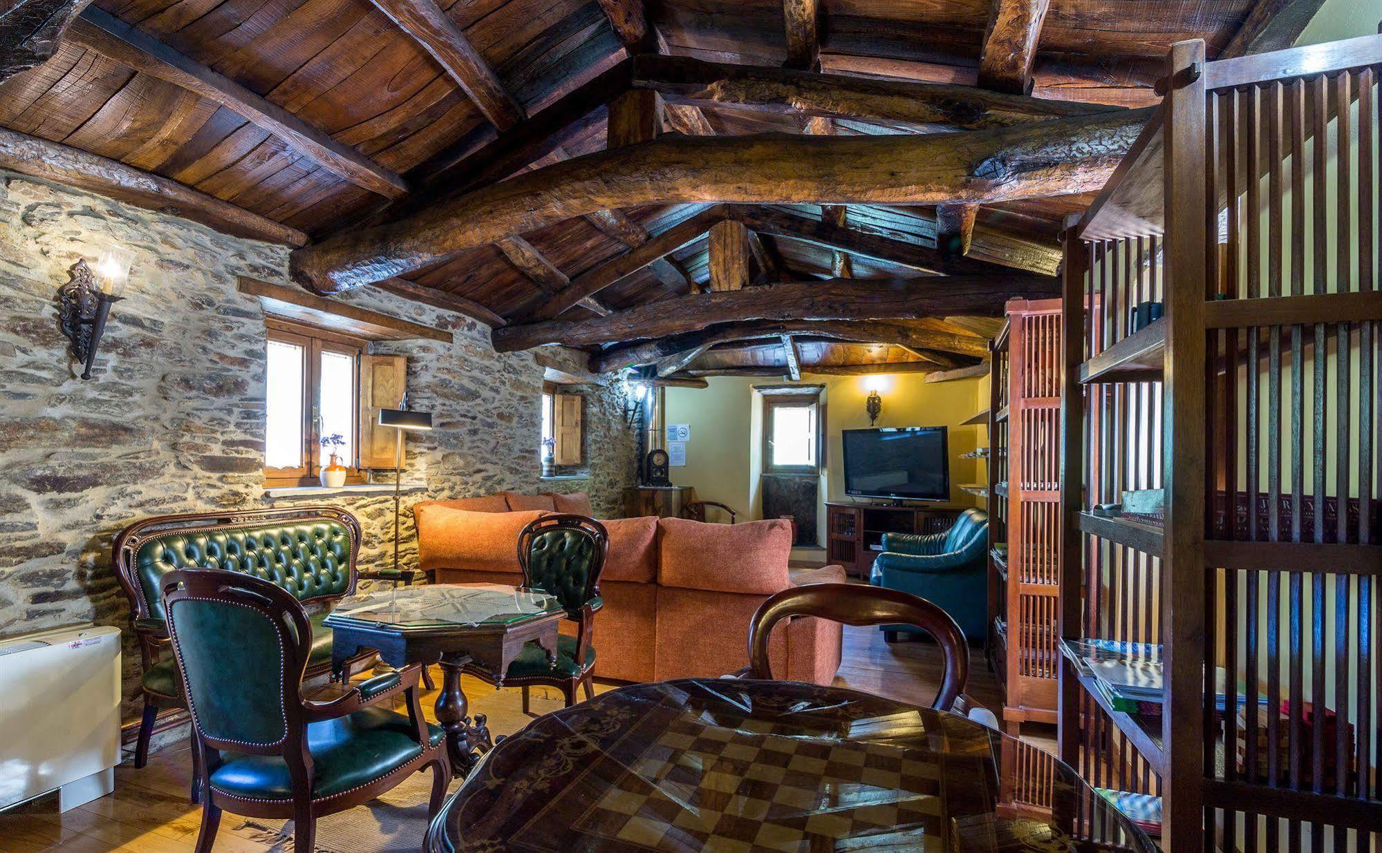 O Muino De Pena Hotel O Pino Kültér fotó